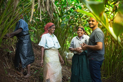 Farmers Cargo With farmers 4 a.jpg