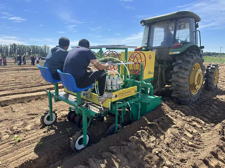 Tractor-towed Transplanter.jpg