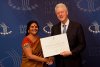 Mrs. Chetna Sinha, President, Mannvikas Samajik Sanstha 1with Bill Clinton 3 a.jpg